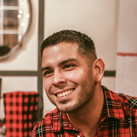 Profile Picture of David Loredo (@dvdloredo) on Poshmark