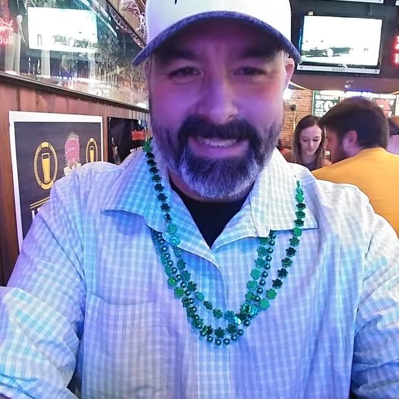 Profile Picture of Daved Munoz (@dmun70) on Poshmark