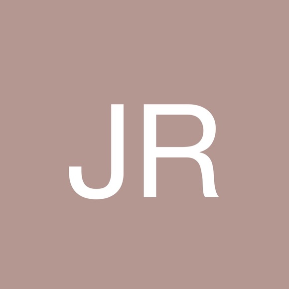 Profile Picture of Jennifer Redden (@redden2run) on Poshmark