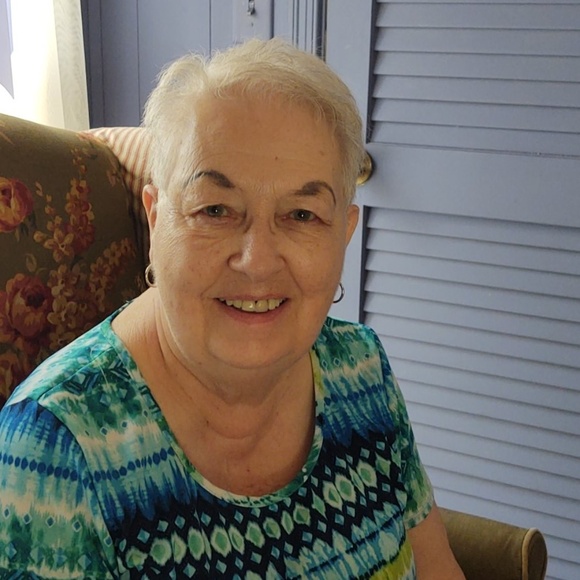 Profile Picture of Bettie Brackner (@bettitb) on Poshmark