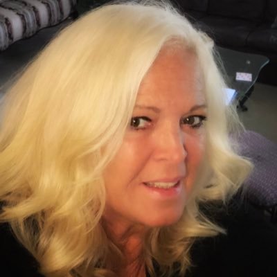 Profile Picture of Karen Adams (@hotsunsett) on Twitter