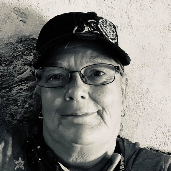 Profile Picture of Tami Scherck (@tamischerck) on Poshmark