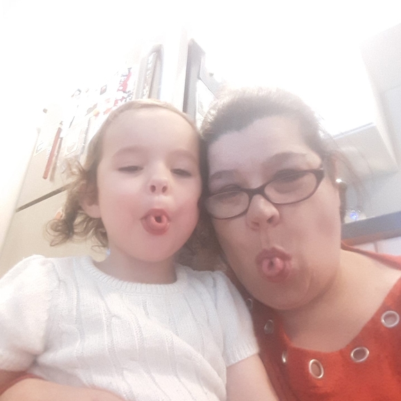 Profile Picture of Shauna Pinto (@shaunapinto) on Poshmark