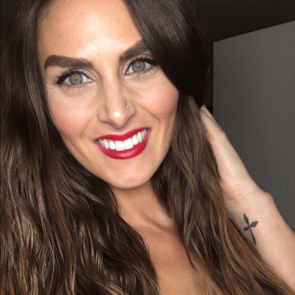 Profile Picture of Victoria Pepen (@victoriapepen) on Poshmark