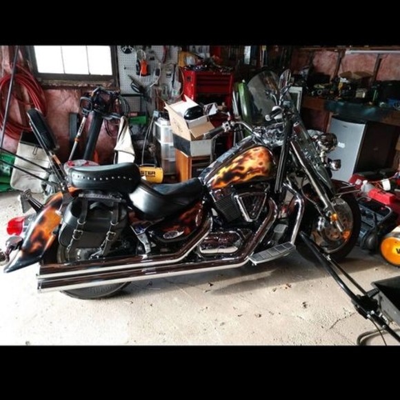 Profile Picture of Dan Spaller (@dspaller) on Poshmark