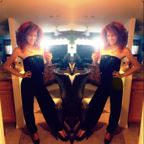 Profile Picture of Roxanne Kirby (@roxxierawr) on Poshmark