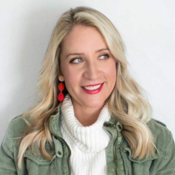 Profile Picture of Lisa Hansen (@lisahansen80) on Poshmark