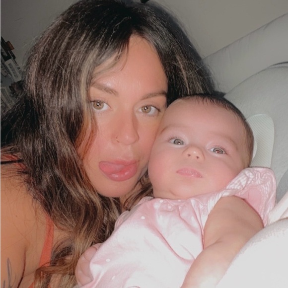 Profile Picture of Alexa Veasey (@alexaveasey) on Poshmark