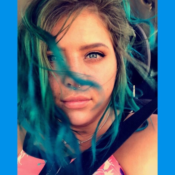 Profile Picture of Kendahl Freese (@kendahlf) on Poshmark