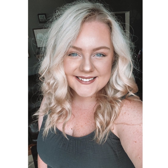 Profile Picture of Brianna Farmer (@bfarmerr) on Poshmark