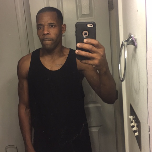 Profile Picture of Floyd Perry (@tuckperry) on Poshmark