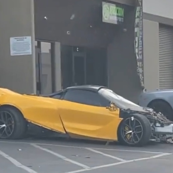 Profile Picture of Justin R (@skeefee) on Poshmark