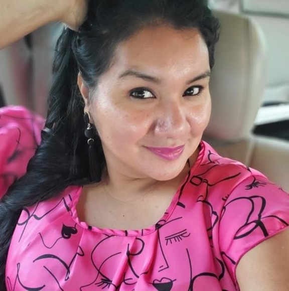 Profile Picture of Reyna Alvarado (@reynaalvarad933) on Poshmark