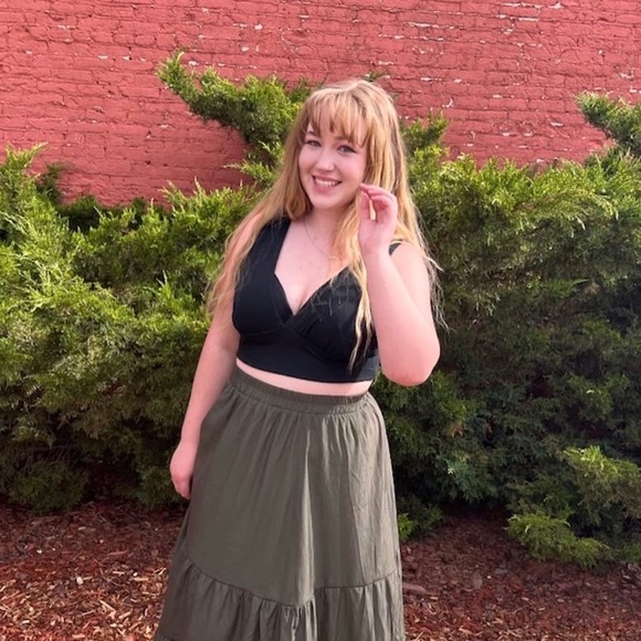 Profile Picture of Caitlyn Cabela (@caitlyn_cabela) on Poshmark