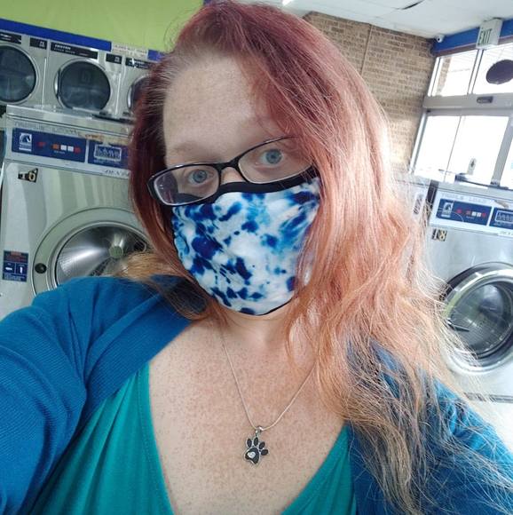 Profile Picture of Leslie Rinehart (@nicegirl88) on Poshmark