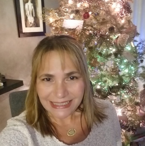 Profile Picture of Argelia Chalbaud (@argeliachalbaud) on Poshmark