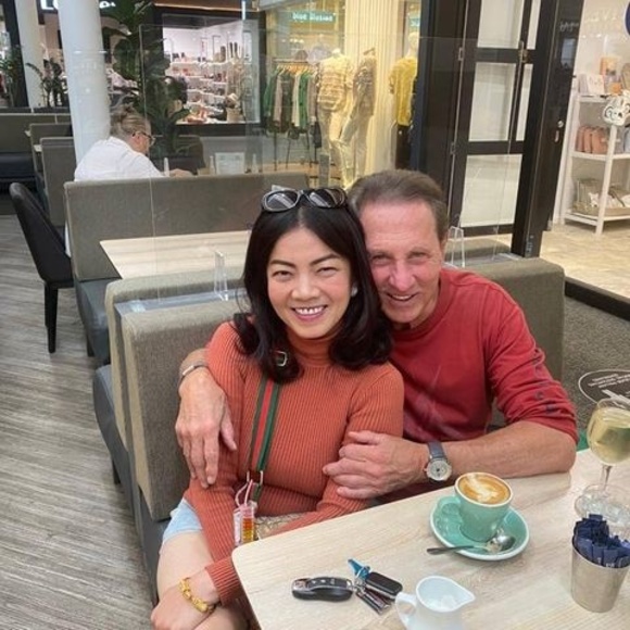 Profile Picture of Rose Qiu (@angelcraft78) on Poshmark