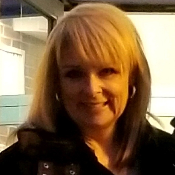 Profile Picture of Mary Zilles (@mzilles) on Poshmark