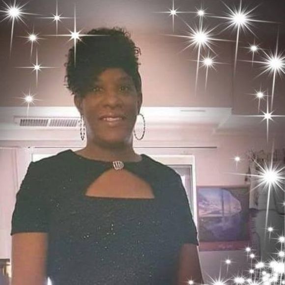 Profile Picture of Veronica Matthews (@vthammer9) on Poshmark
