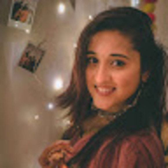 Profile Picture of Aparna Regunathan (@aparnaregu16) on Poshmark