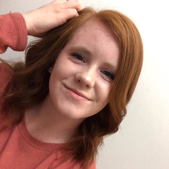 Profile Picture of Emily Barron (@emilybarron15) on Poshmark