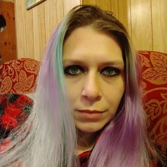 Profile Picture of Jessica Wardrop (@jessicawardrop) on Poshmark