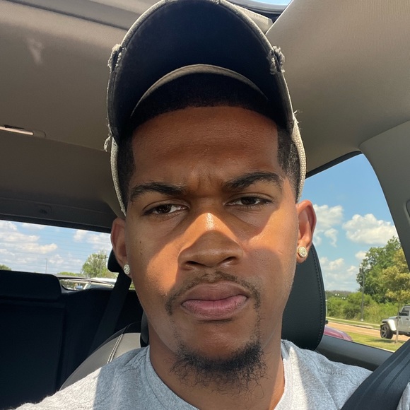 Profile Picture of Charles Ivy (@zeussphi) on Poshmark