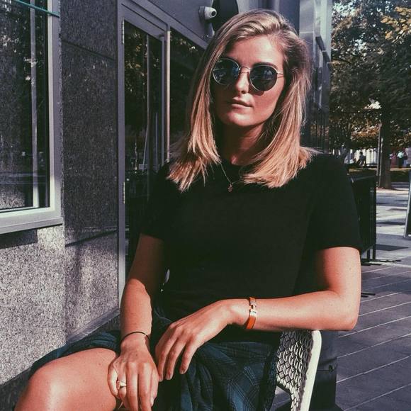 Profile Picture of Hannah Gibian (@hgibian) on Poshmark