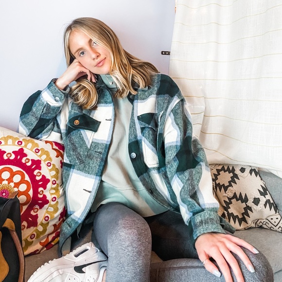 Profile Picture of Lauren Beiermeister (@laurenbeier) on Poshmark