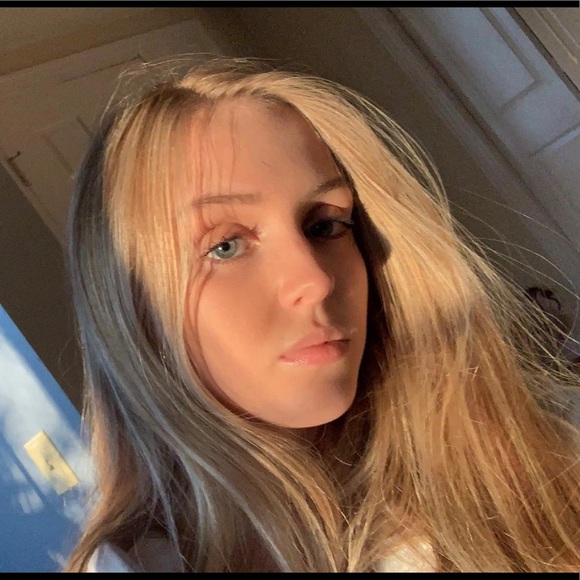 Profile Picture of Audrey Brooks (@audreybrooksss) on Poshmark