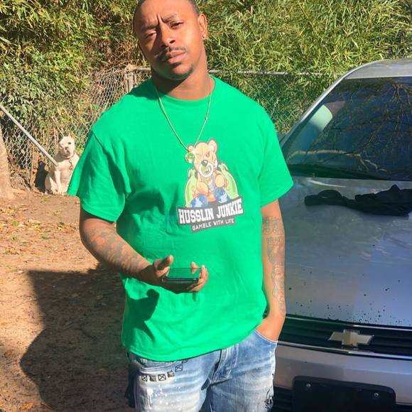 Profile Picture of Kaleel Thompson (@deshunk) on Poshmark