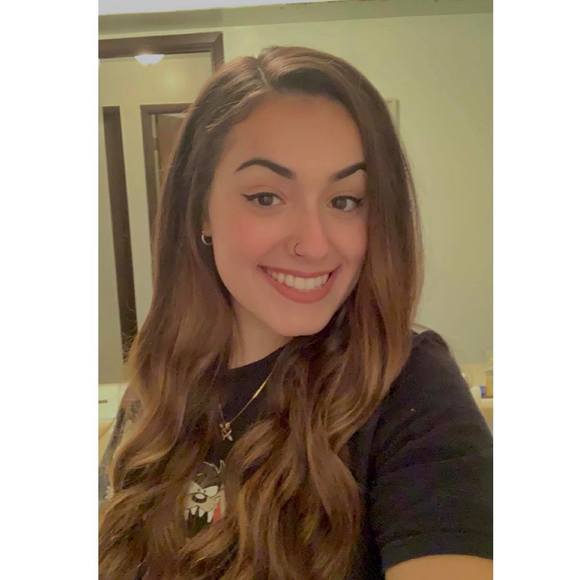 Profile Picture of Gina Dimaria (@dimariag) on Poshmark