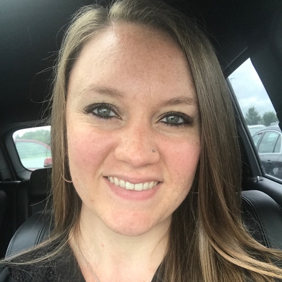 Profile Picture of Caroline Bammer (@bammer2157) on Poshmark