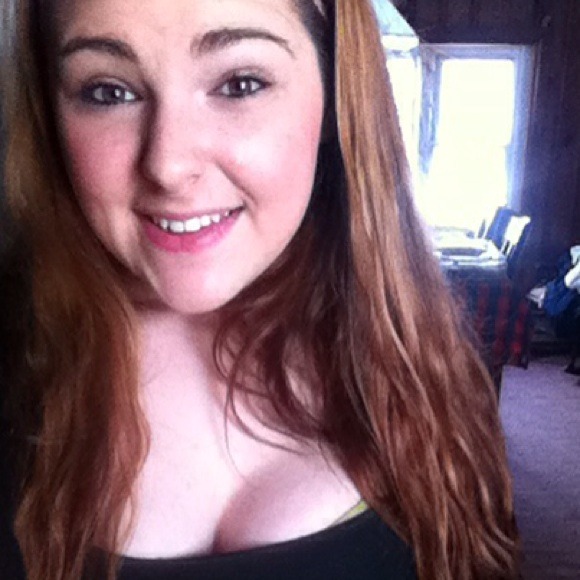 Profile Picture of Danielle Engel (@daniiryan) on Poshmark