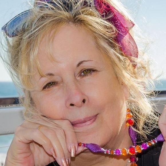 Profile Picture of Debbie Mark (@peachpalace20) on Poshmark