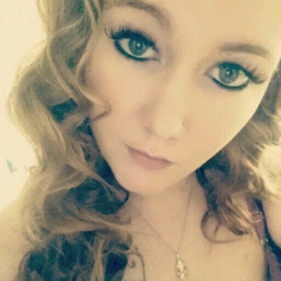 Profile Picture of Kaeli Hornecker (@kaeliann7) on Poshmark