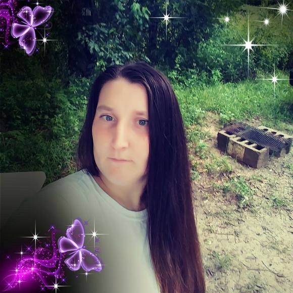 Profile Picture of Amber Patterson (@amberthompson88) on Poshmark