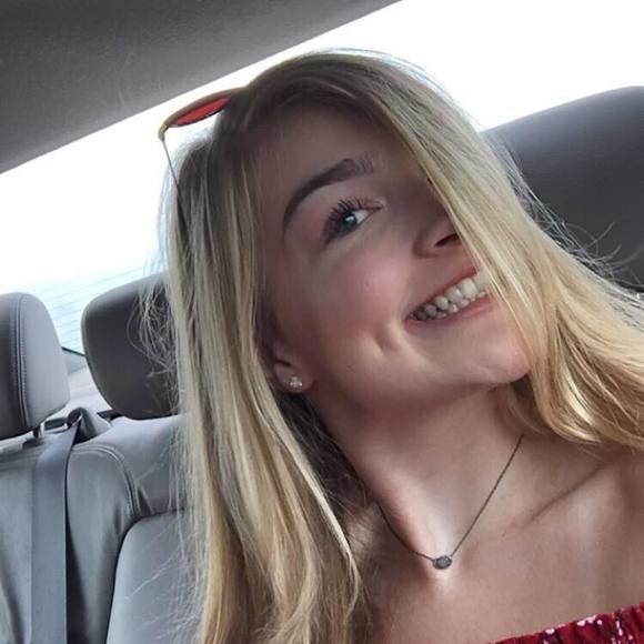 Profile Picture of Haley Blasing (@haleyy0612) on Poshmark