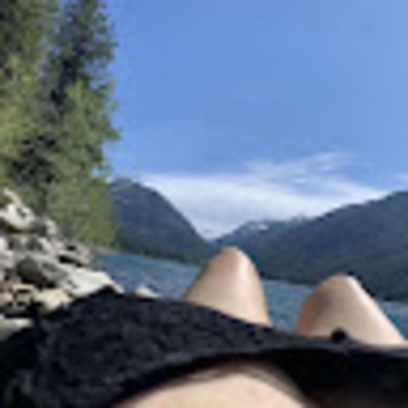 Profile Picture of Ariella Aragon (@ariella_aragon) on Poshmark