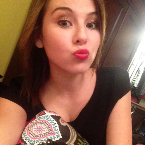 Profile Picture of Katie Gamby (@kgamby34) on Poshmark