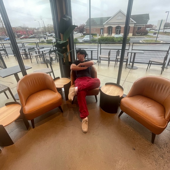 Profile Picture of Mauricio Galvan (@mauricio00) on Poshmark