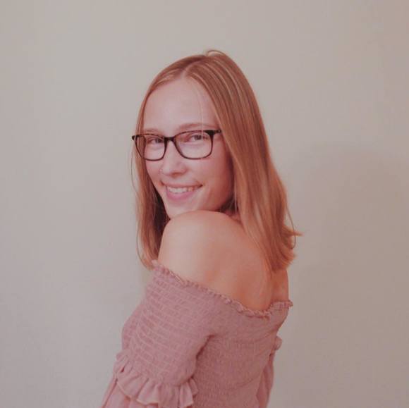 Profile Picture of Sophia Sikowski (@fashion4ever98) on Poshmark