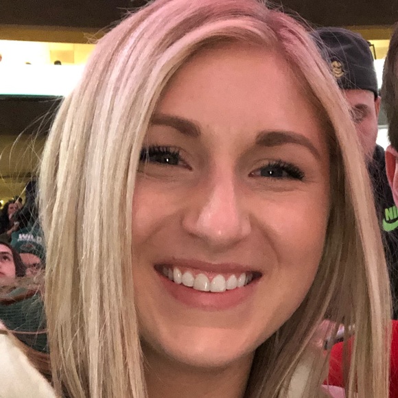 Profile Picture of Kelsie Magee (@kvmagee) on Poshmark