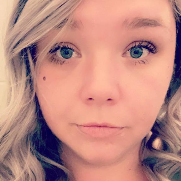 Profile Picture of Amber Blevins (@alynn2482) on Poshmark