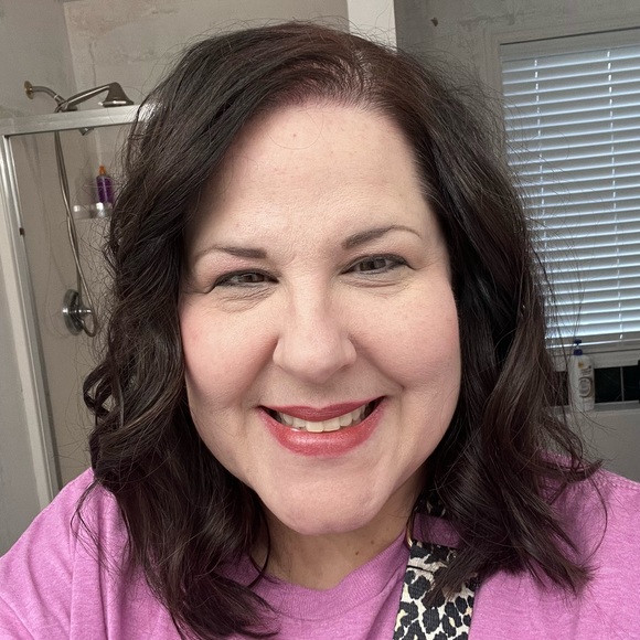 Profile Picture of Paula Ridings (@pridings77) on Poshmark