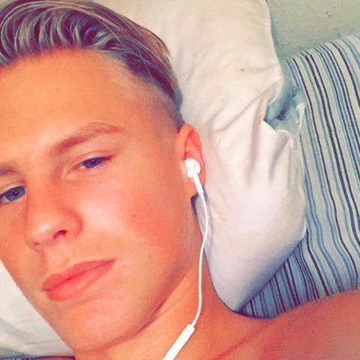 Profile Picture of Mark Apple (@Rotten_Apple21) on Twitter