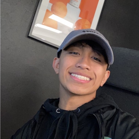 Profile Picture of Johan Torino (@johantorino) on Poshmark