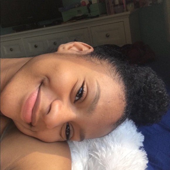 Profile Picture of Danaya Ostine (@danayaostine14) on Poshmark