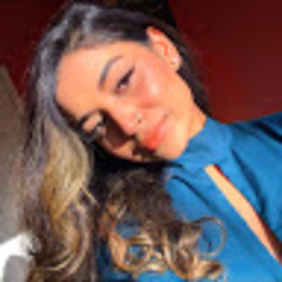 Profile Picture of Laraib B. (@laraib_b) on Poshmark