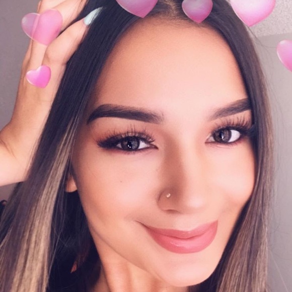 Profile Picture of Devan Elayda (@brazil8) on Poshmark